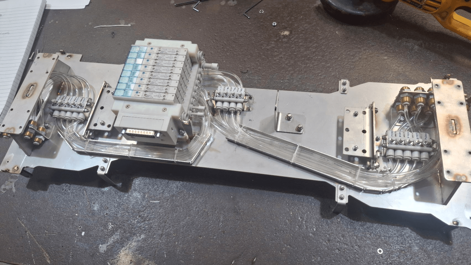 Head lower sub assembly with air lines plumbed